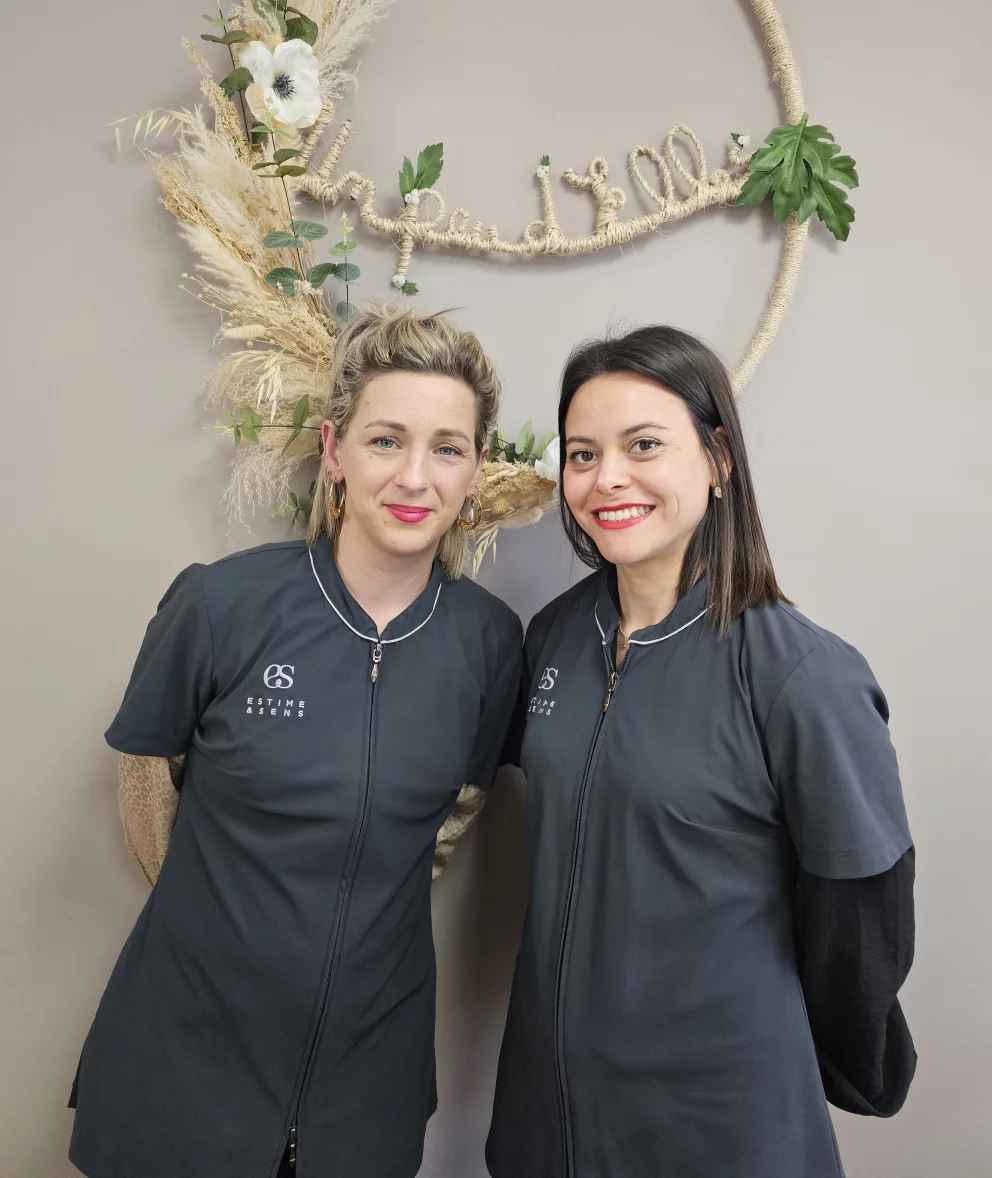 Photo de Ludivine et Jessica dans leur l'institut de beauté « Un peu d'Elles » situé Creysse
